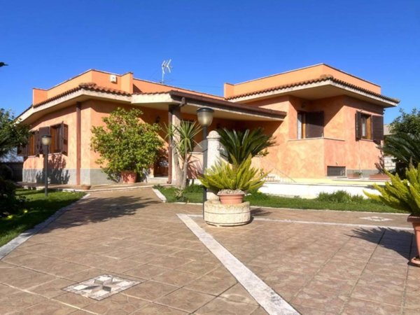casa indipendente in vendita a Nettuno in zona Padiglione