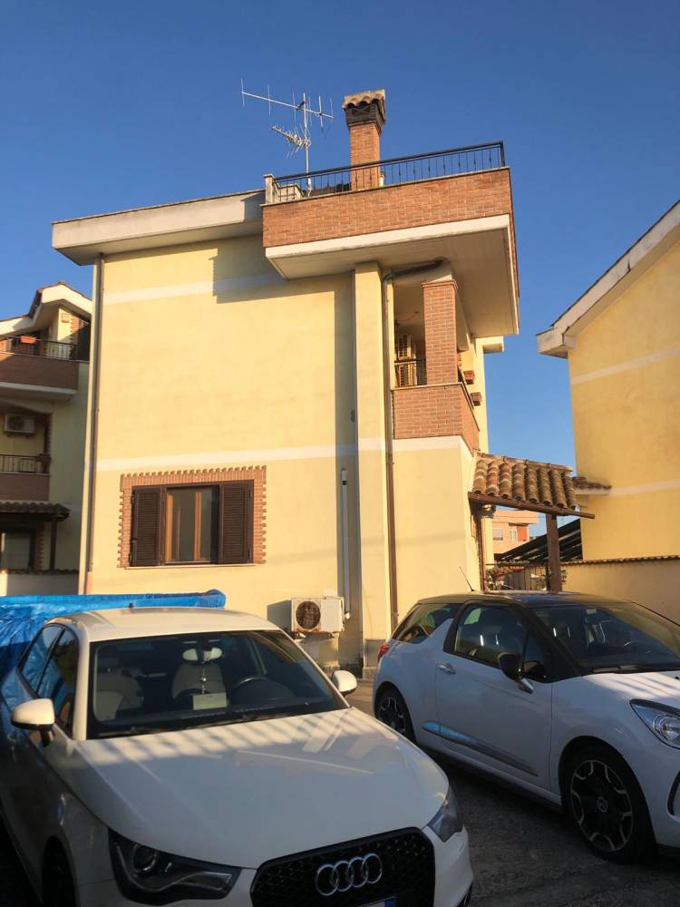 casa indipendente in vendita a Nettuno