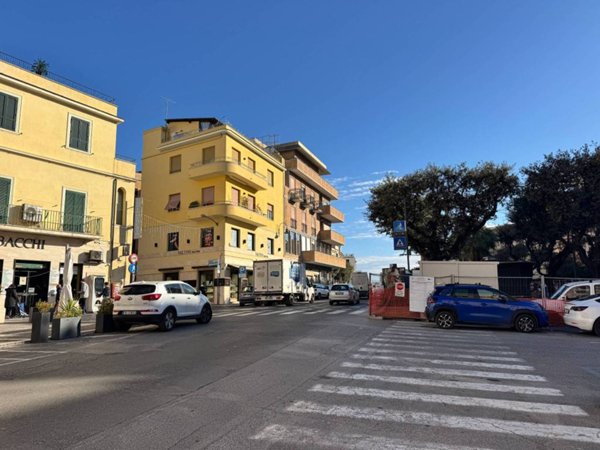 negozio in vendita a Nettuno