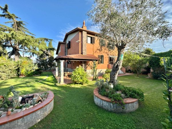 casa indipendente in vendita a Nettuno