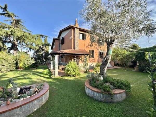 casa indipendente in vendita a Nettuno