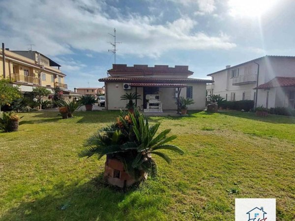 casa indipendente in vendita a Nettuno