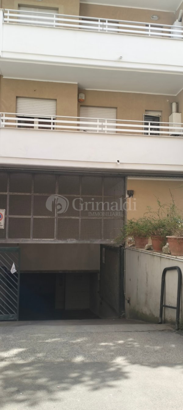 locale di sgombero in vendita a Nettuno