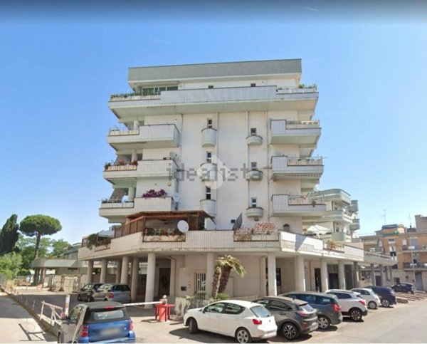 locale commerciale in vendita a Nettuno