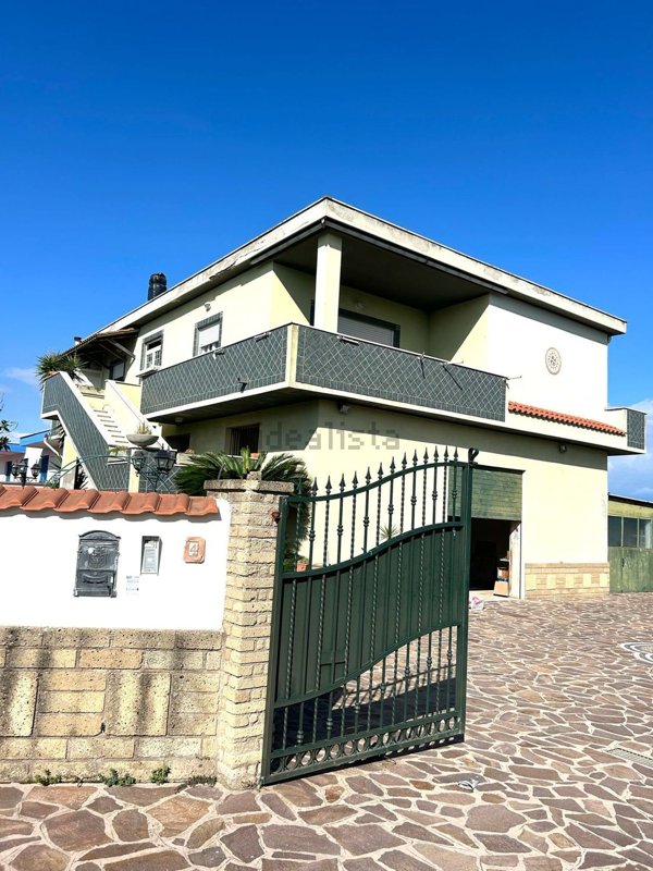 casa indipendente in vendita a Nettuno