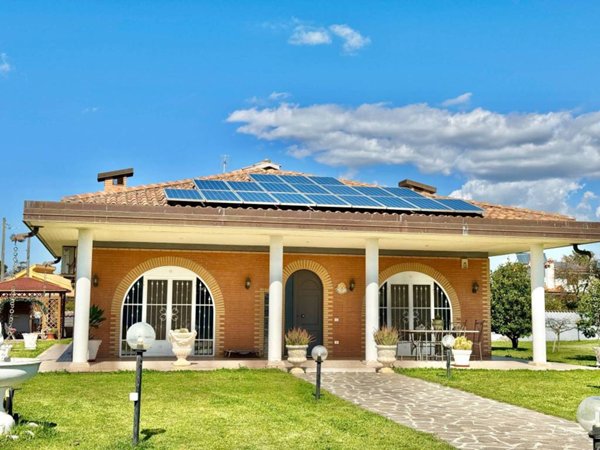 casa indipendente in vendita a Nettuno