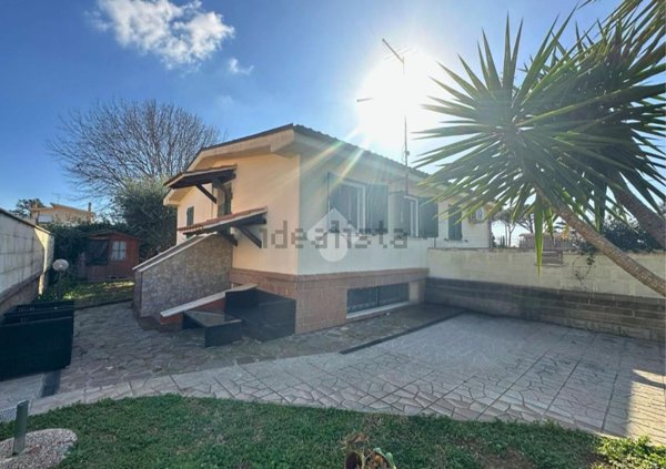 casa indipendente in vendita a Nettuno