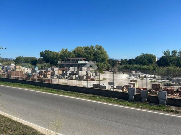 locale commerciale in vendita a Nettuno