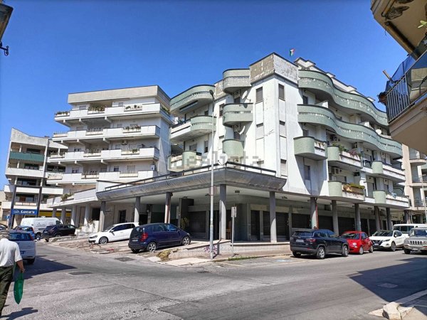 locale commerciale in vendita a Nettuno