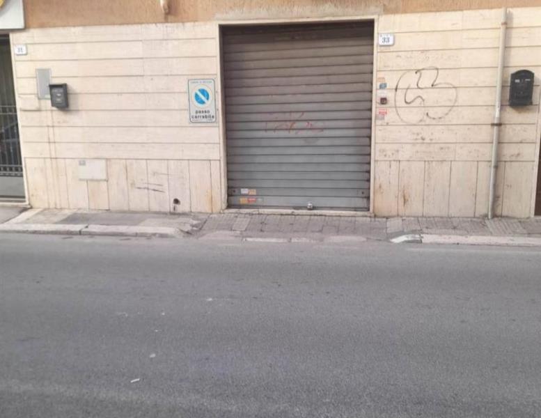 locale commerciale in vendita a Nettuno