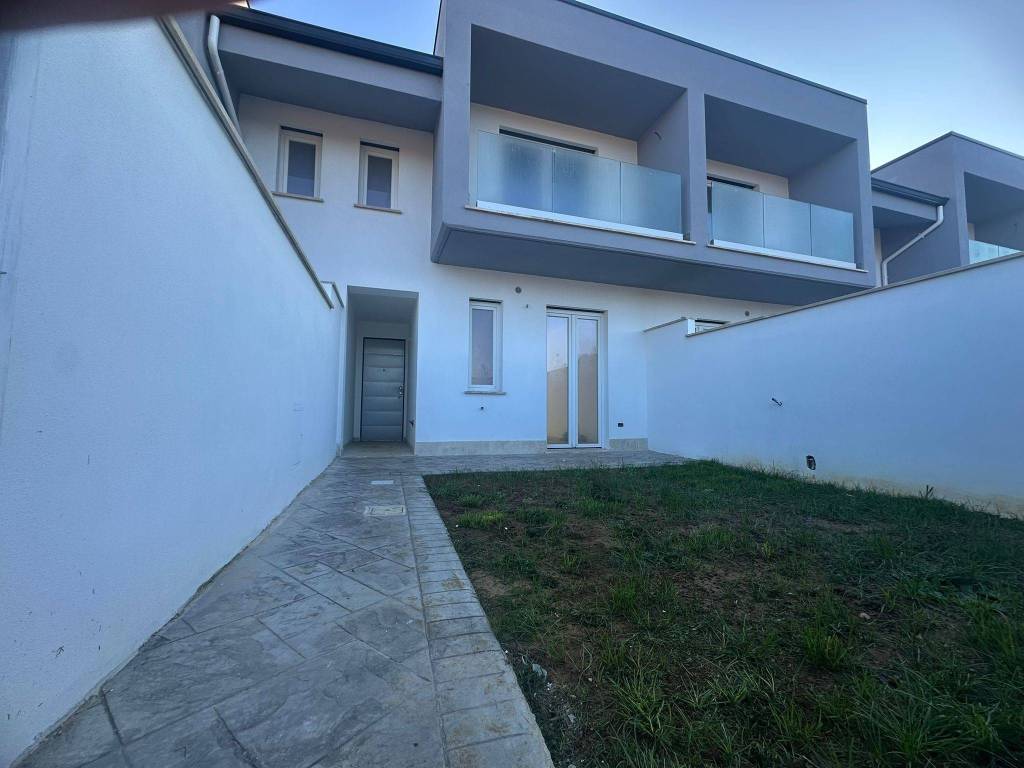 casa indipendente in vendita a Nettuno