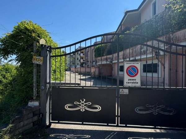locale commerciale in vendita a Nettuno