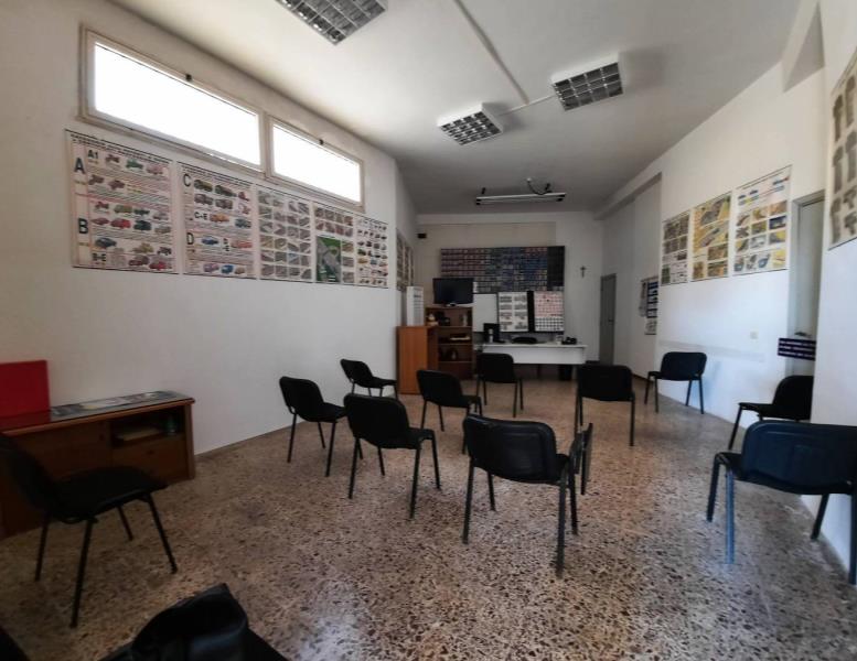 locale commerciale in vendita a Nettuno