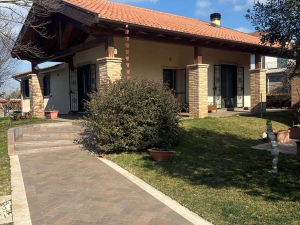 casa indipendente in vendita a Nettuno