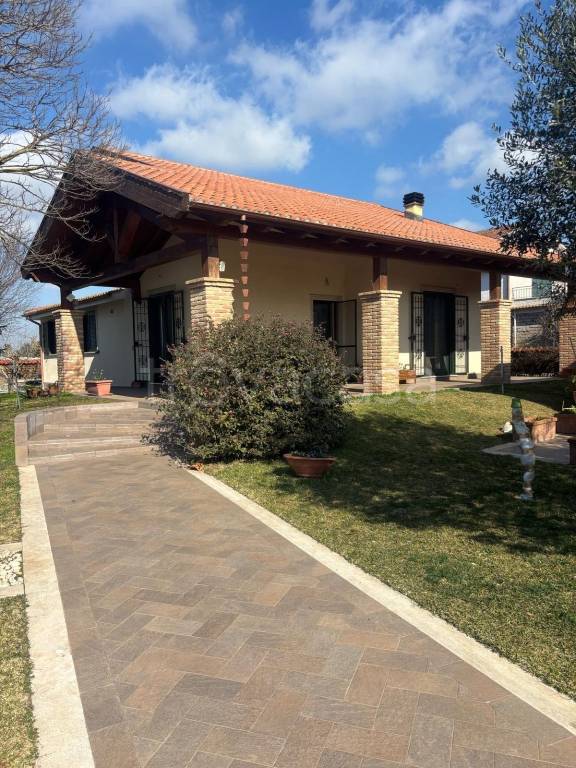 casa indipendente in vendita a Nettuno