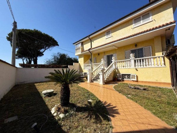 casa indipendente in vendita a Nettuno