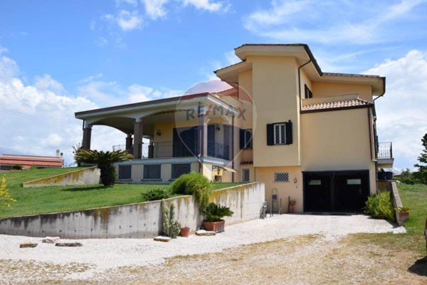 casa indipendente in vendita a Nettuno