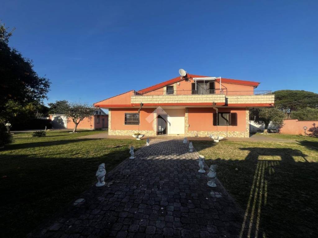 casa indipendente in vendita a Nettuno