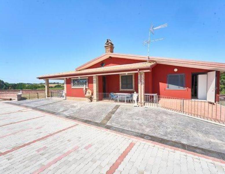 casa indipendente in vendita a Nettuno