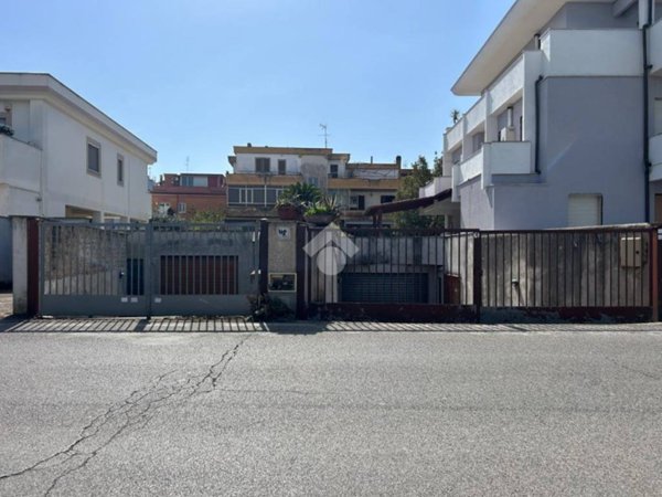 locale commerciale in vendita a Nettuno