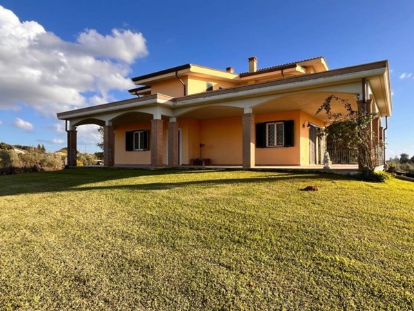 casa indipendente in vendita a Nettuno