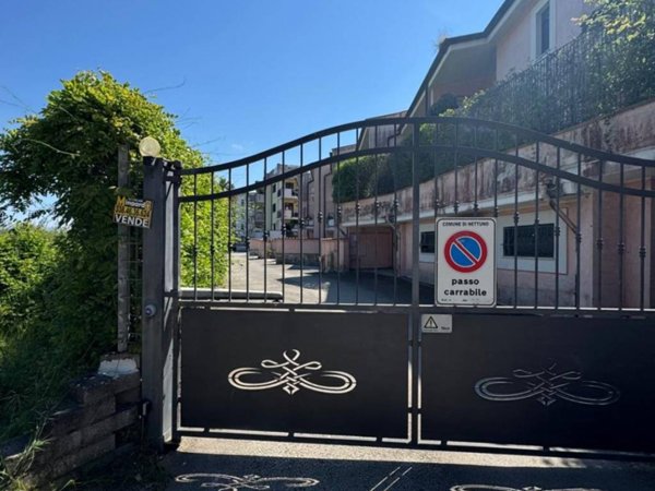 locale commerciale in vendita a Nettuno
