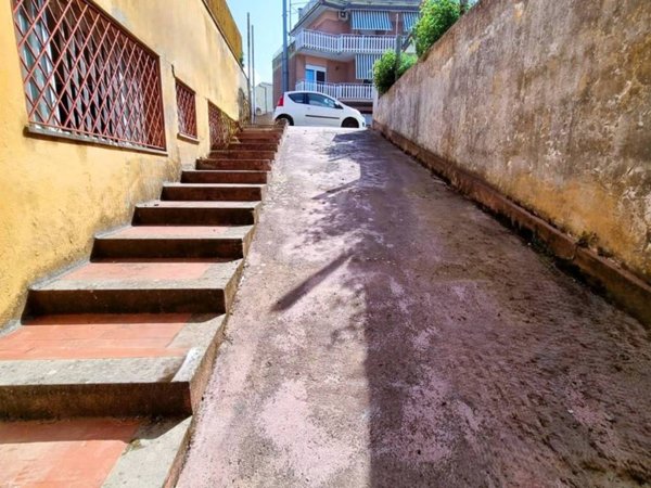 locale commerciale in vendita a Nettuno