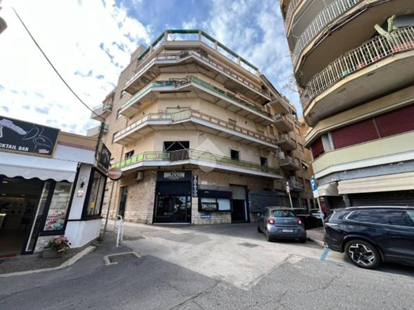 negozio in vendita a Nettuno