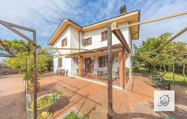 casa indipendente in vendita a Nettuno