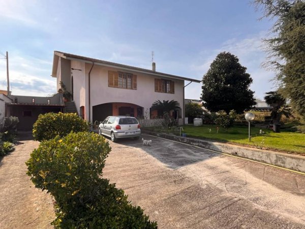 casa indipendente in vendita a Nettuno