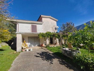 casa indipendente in vendita a Nettuno