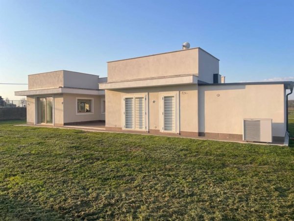 casa indipendente in vendita a Nettuno in zona Padiglione