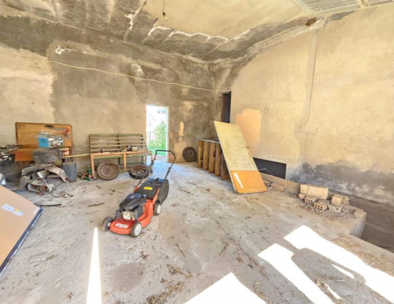 locale commerciale in vendita a Nettuno