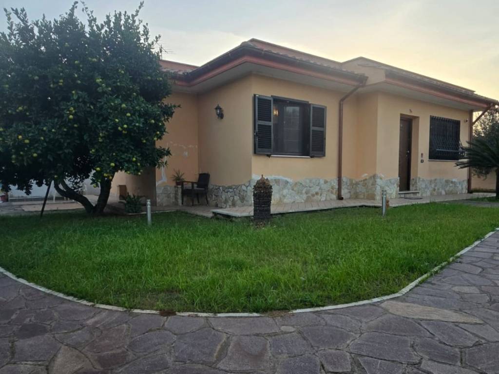 casa indipendente in vendita a Nettuno
