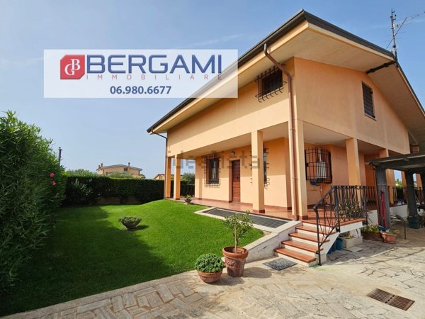 casa indipendente in vendita a Nettuno