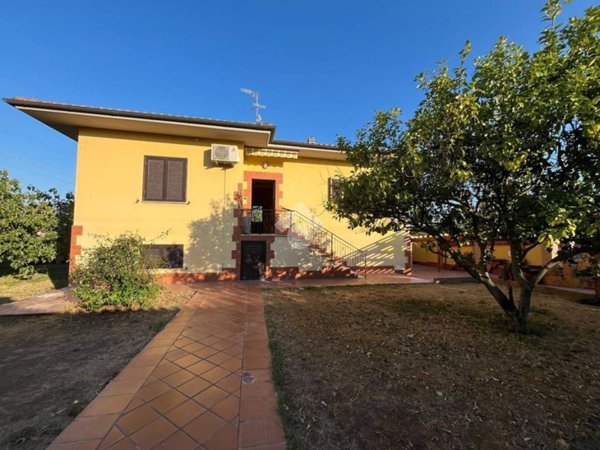 casa indipendente in vendita a Nettuno