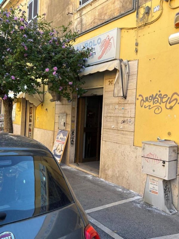 locale commerciale in vendita a Nettuno