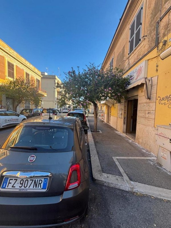 locale commerciale in vendita a Nettuno