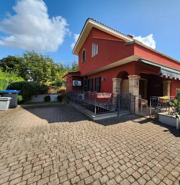 casa indipendente in vendita a Nettuno