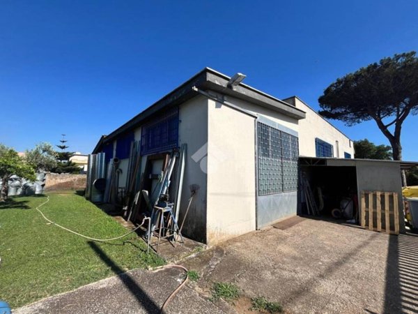 locale commerciale in vendita a Nettuno