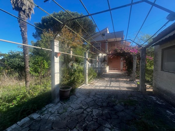 casa indipendente in vendita a Nettuno