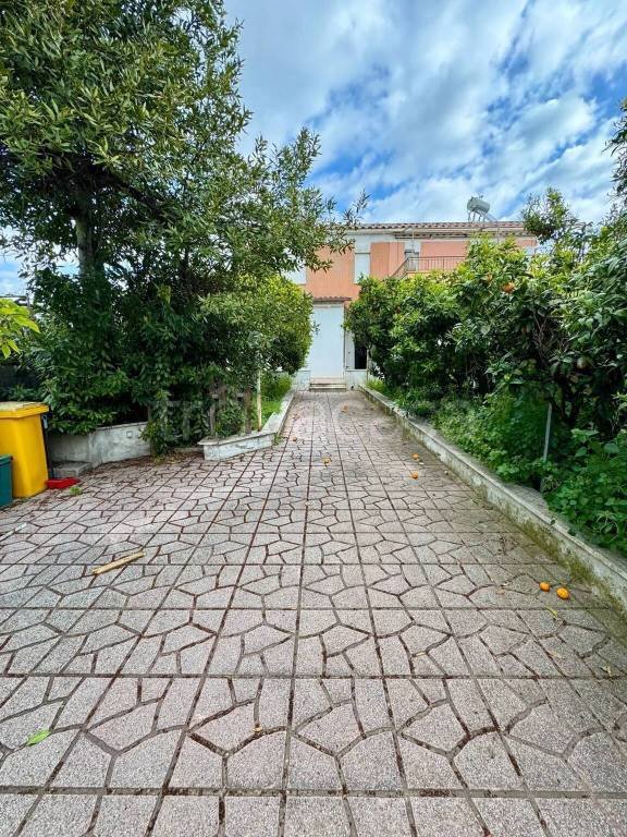 casa indipendente in vendita a Nettuno