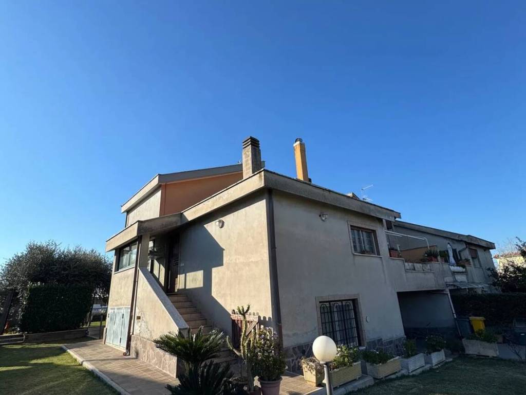 casa indipendente in vendita a Nettuno