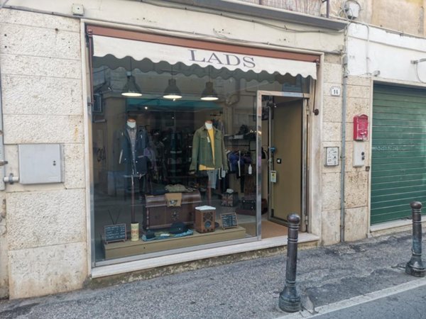 locale commerciale in vendita a Nettuno