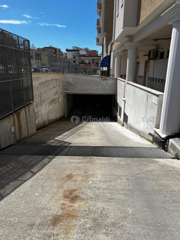 locale di sgombero in vendita a Nettuno