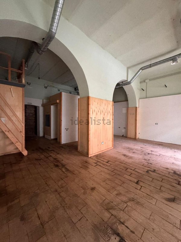 locale commerciale in vendita a Nettuno