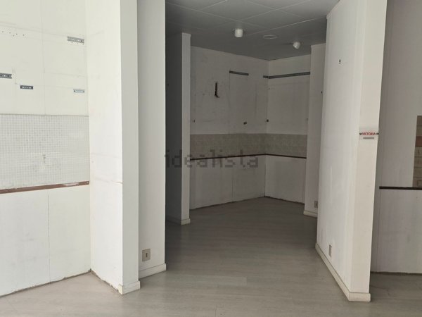 locale commerciale in vendita a Nettuno