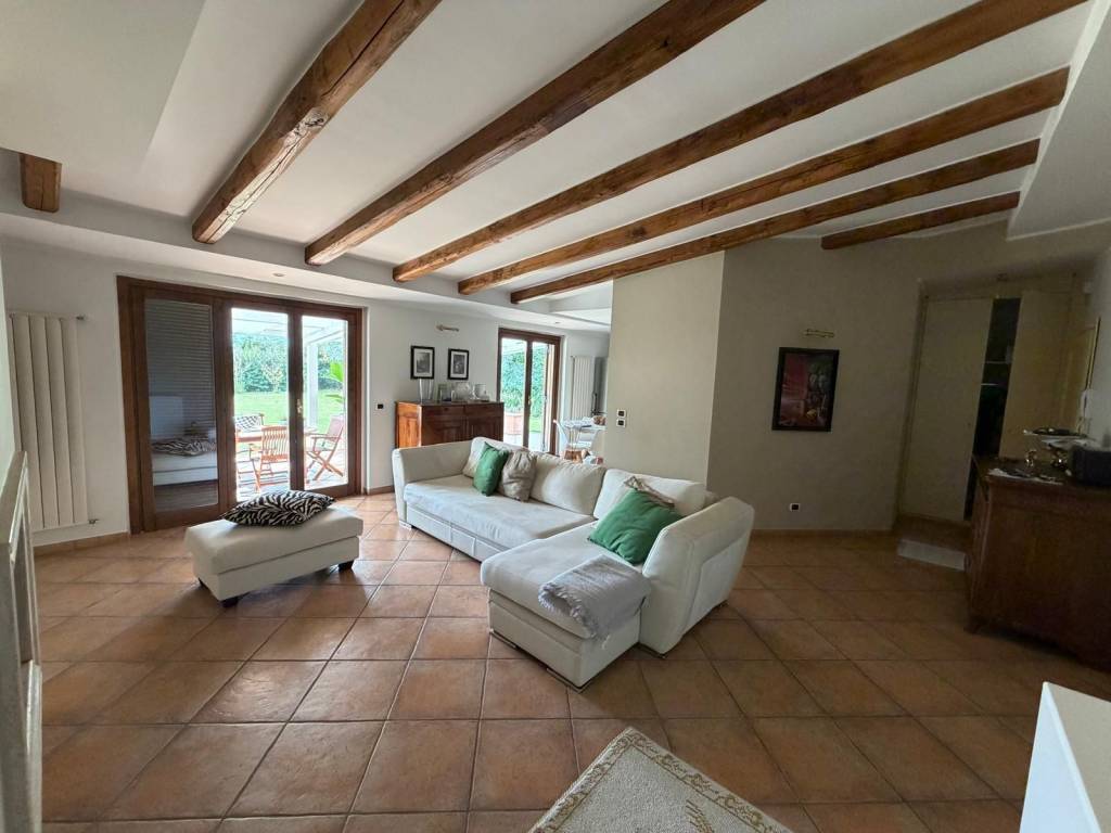 casa indipendente in vendita a Nettuno