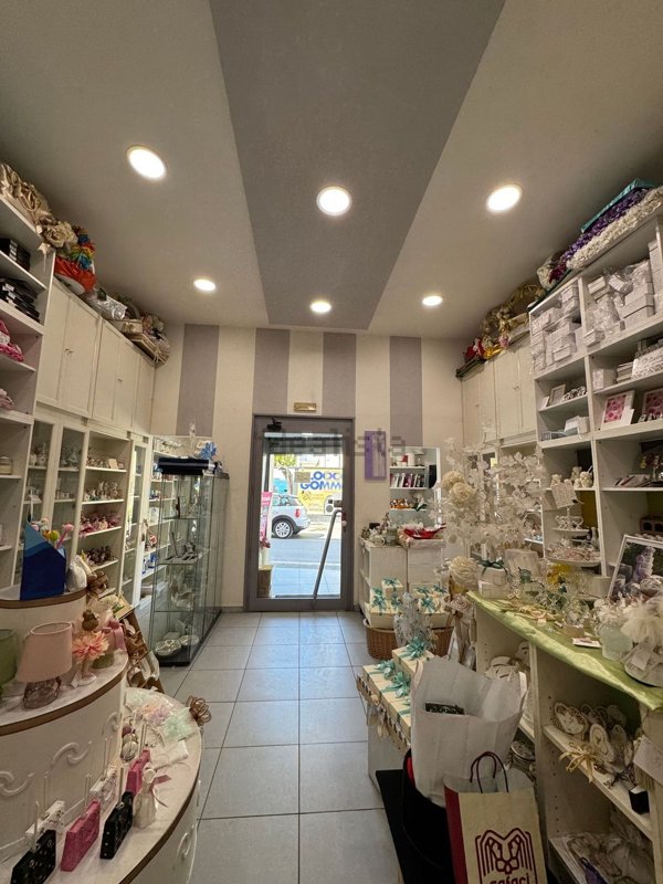 locale commerciale in vendita a Nettuno