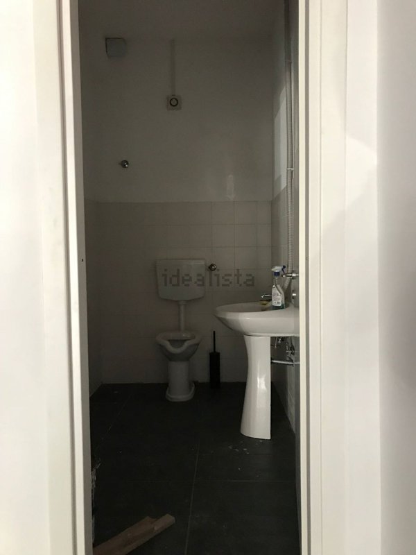 locale commerciale in vendita a Nettuno